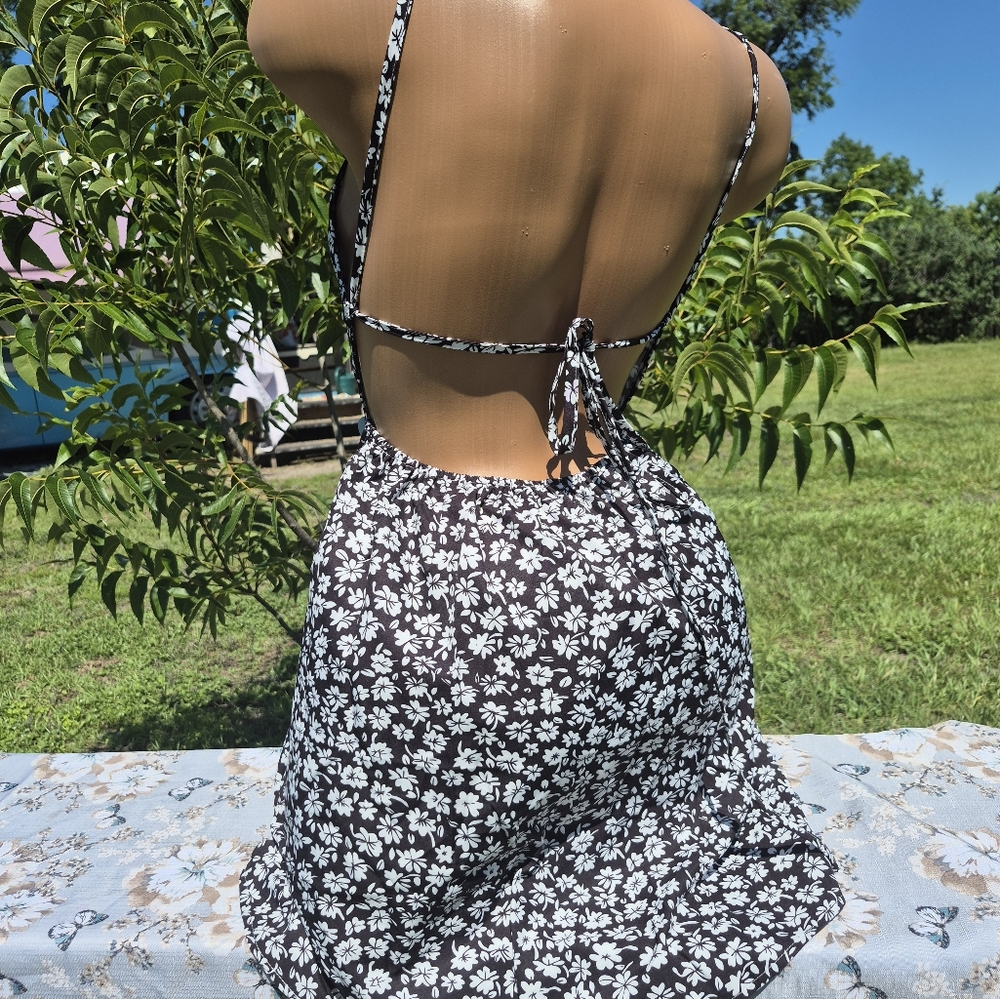 Black and White Floral Dress LOOK AT THE BACK OF THIS ONE! - Picture 12 of 14